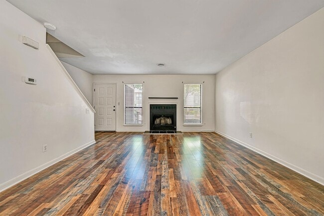 Building Photo - 7007 Oak Ct