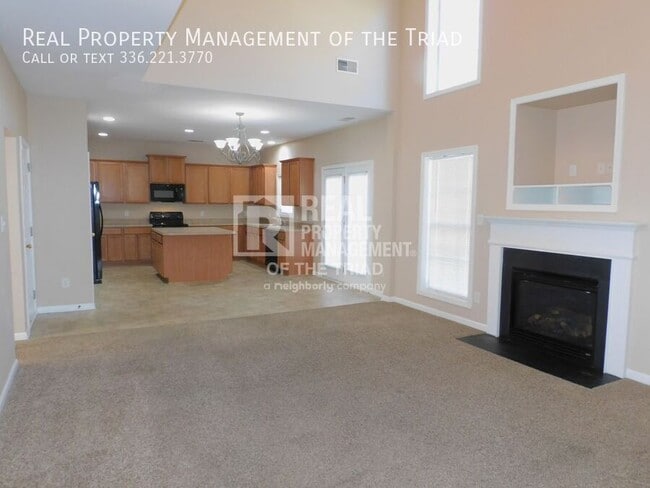 Building Photo - 1300 Pondhaven Dr
