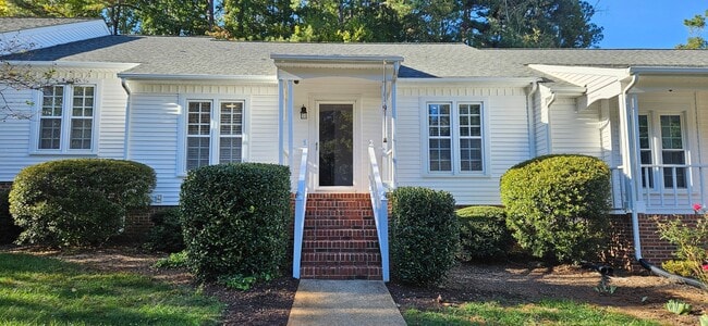 Foto del edificio - Darling 2br 2ba One Level Living Townhome ...