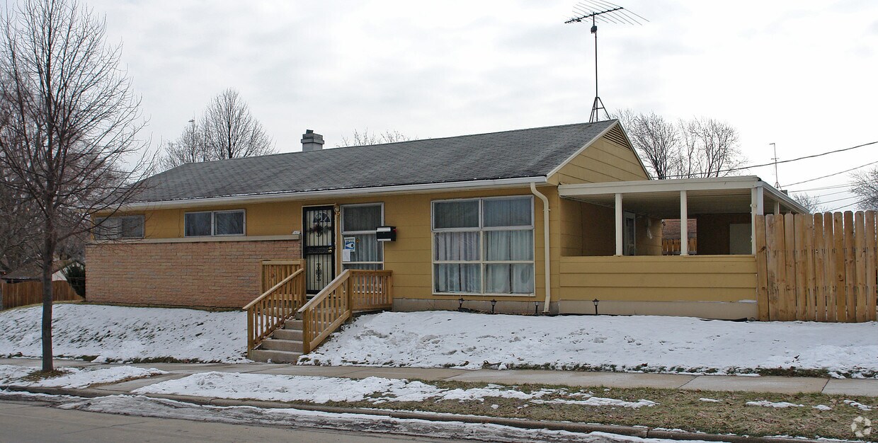 Building Photo - 7705 N 74th St