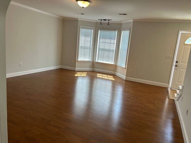 Building Photo - 2 Bedroom/ 2.5 Bath ? Jonesborough, TN 37659