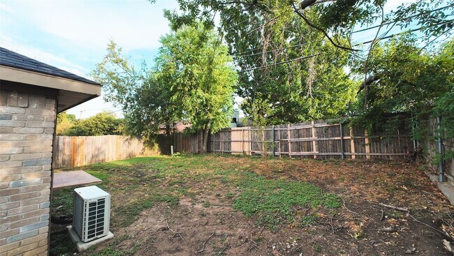 Building Photo - 1404 Woodfern Dr