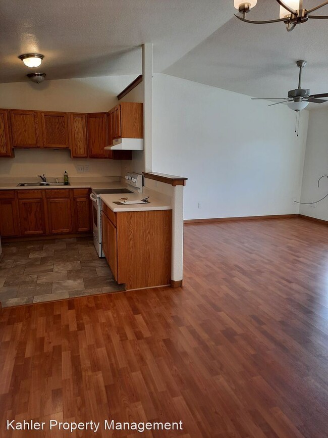 Building Photo - 2 br, 2 bath House - 3850 Park Dr. #5