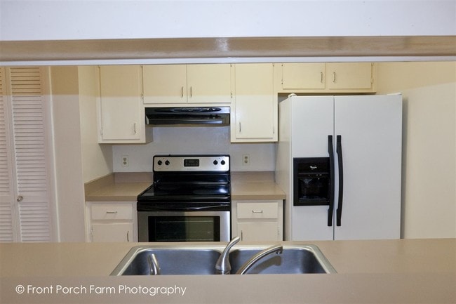 Building Photo - 3756 Donovan Dr