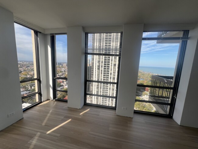 Foto del edificio - 1660 N La Salle Dr