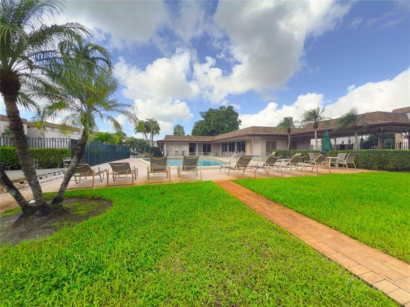 Foto del edificio - 2451 SW 82nd Ave