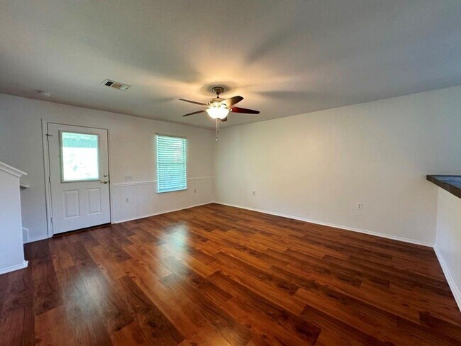 Building Photo - Great 2 story home available in Briarcreek Subdivision!