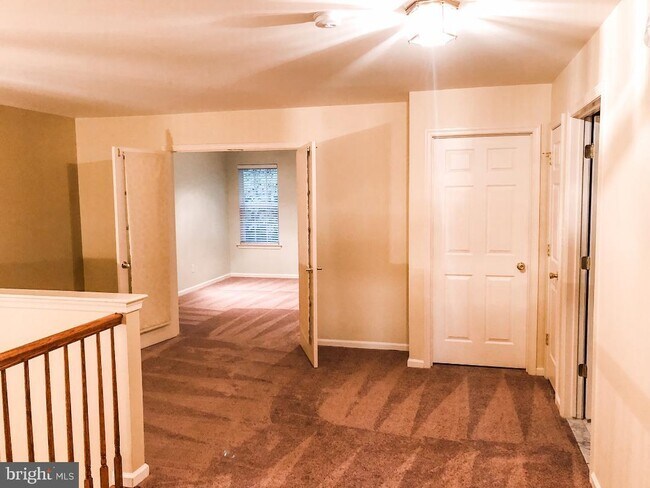 Building Photo - 16 Normandy Dr