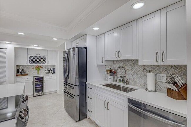 Building Photo - 5440 N Ocean Dr