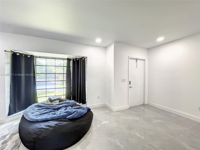 Building Photo - 1751 SW 30th Pl