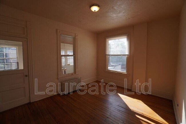 Building Photo - 834 N Clarkson St
