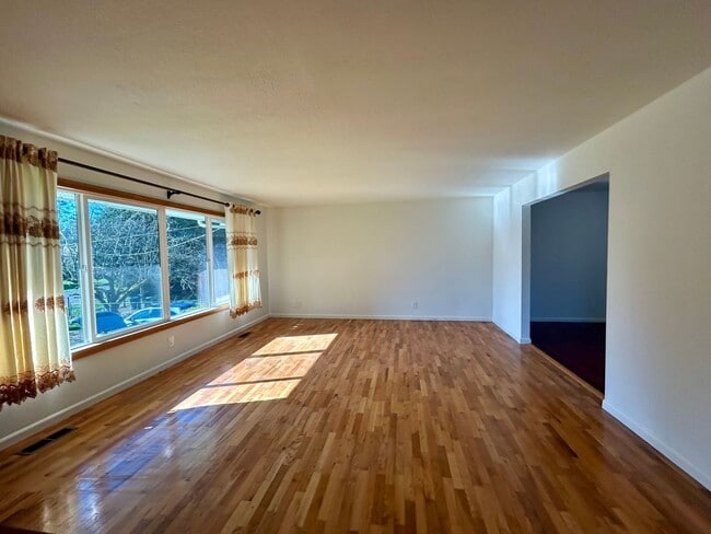 Building Photo - 1XMC3222