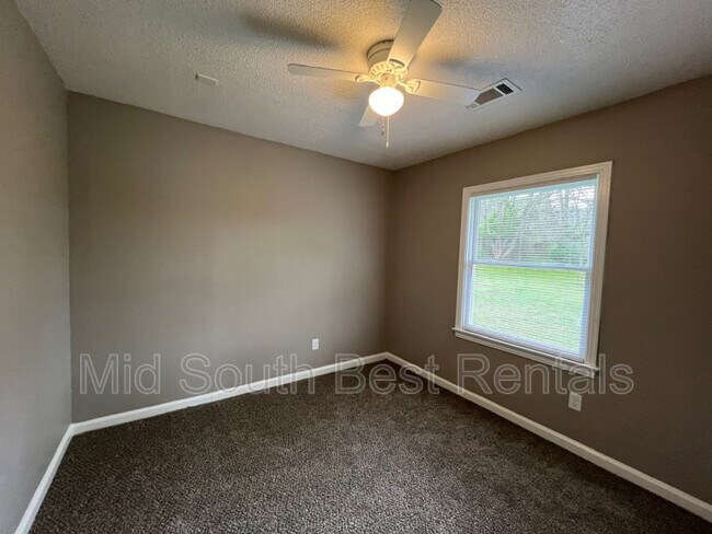 Building Photo - 1370 Greendale Ave