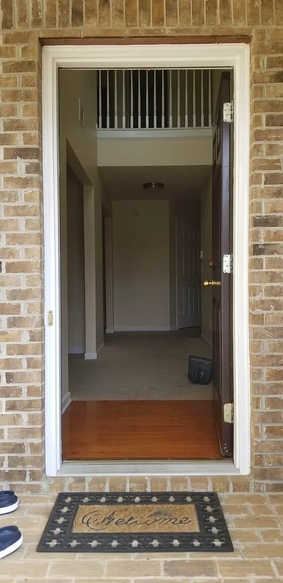 Entrance - 856 Hawthorn Ln