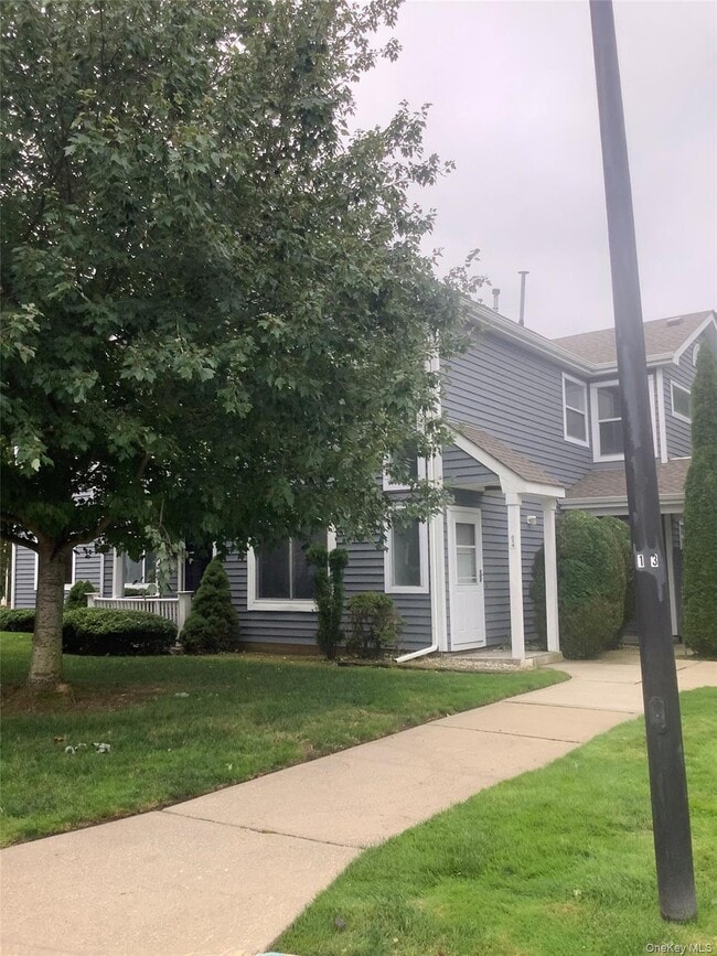 Building Photo - 814 Birchwood Park Dr