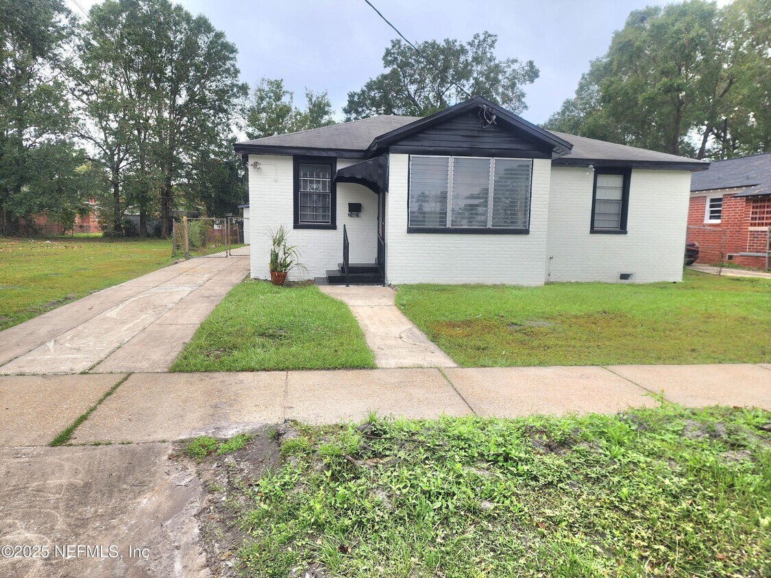 Foto principal - 1403 W 9th St