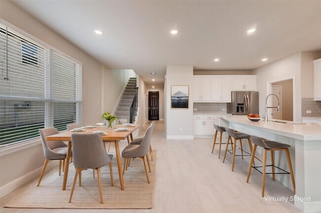 Foto del edificio - 3212 Lucia Wy