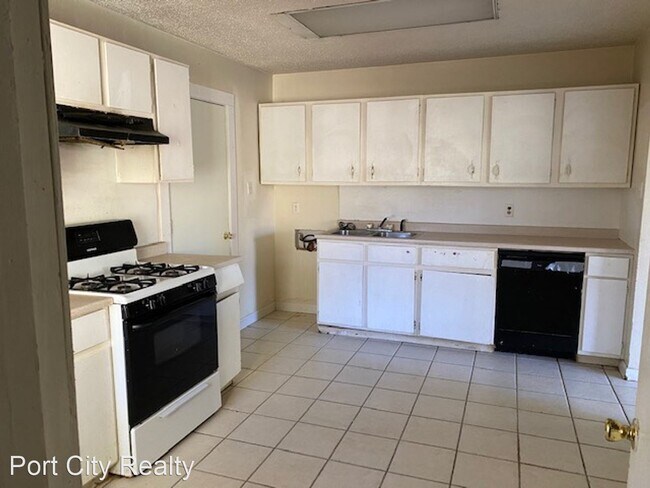 Building Photo - 3 br, 1 bath House - 3061 Amherst St.