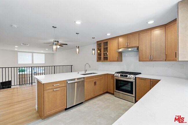 Foto del edificio - 5238 Newcastle Ave