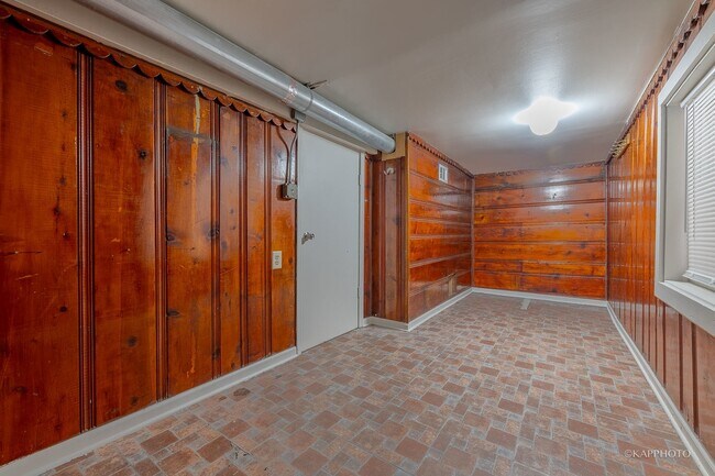 room 1 - 3121 W 39th Pl