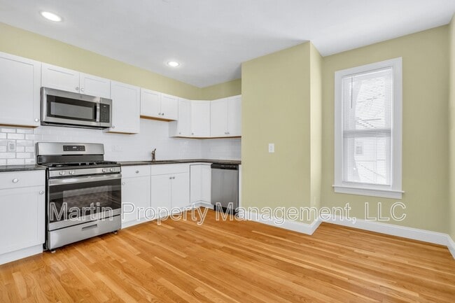 Building Photo - 14-14 Beltran St