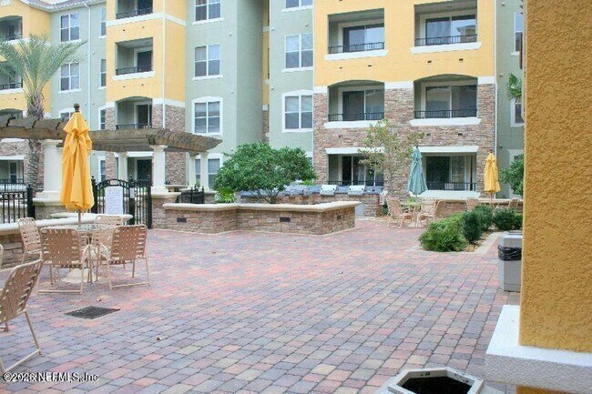 Foto del edificio - 8539 Gate Pkwy W