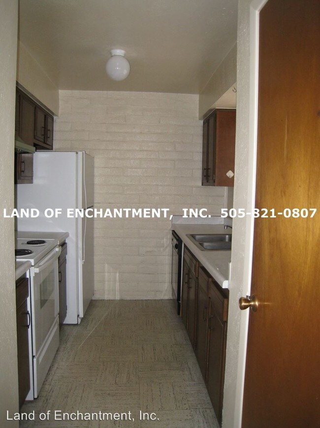 Foto del edificio - 5900 Marble Ave NE