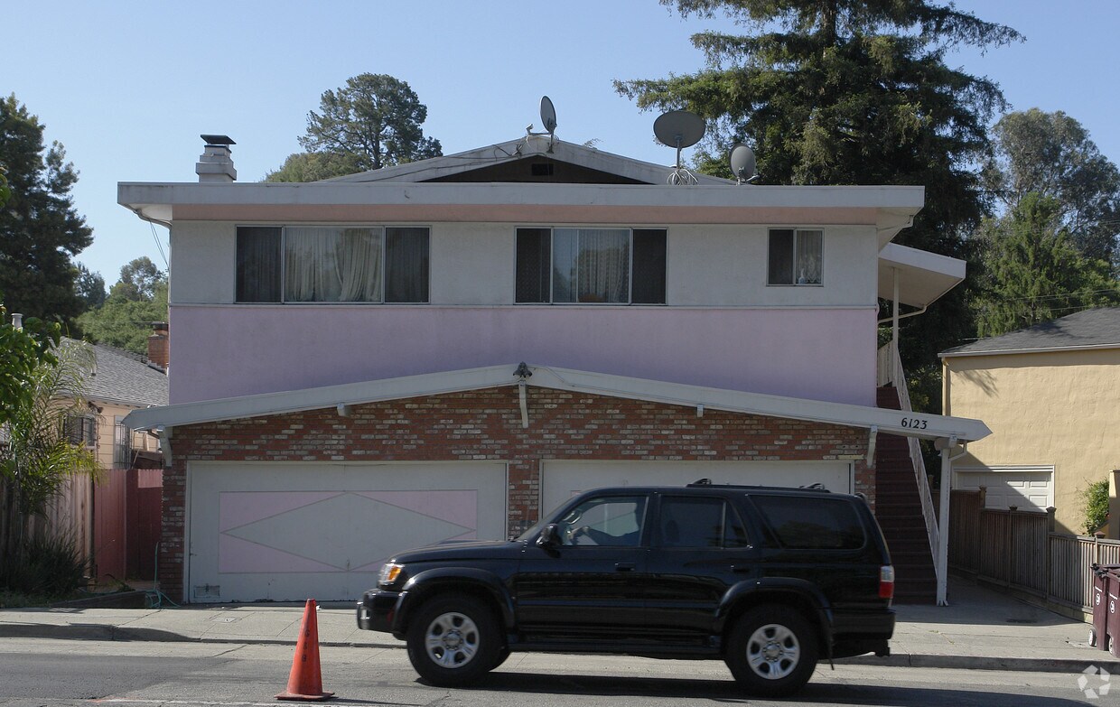 Foto del edificio - 6123 Seminary Ave