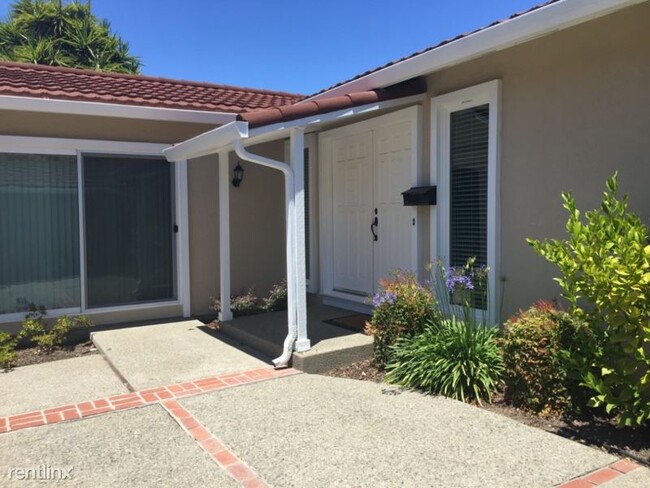 Building Photo - 4 br, 2 bath House - 2704 Hallmark Dr.