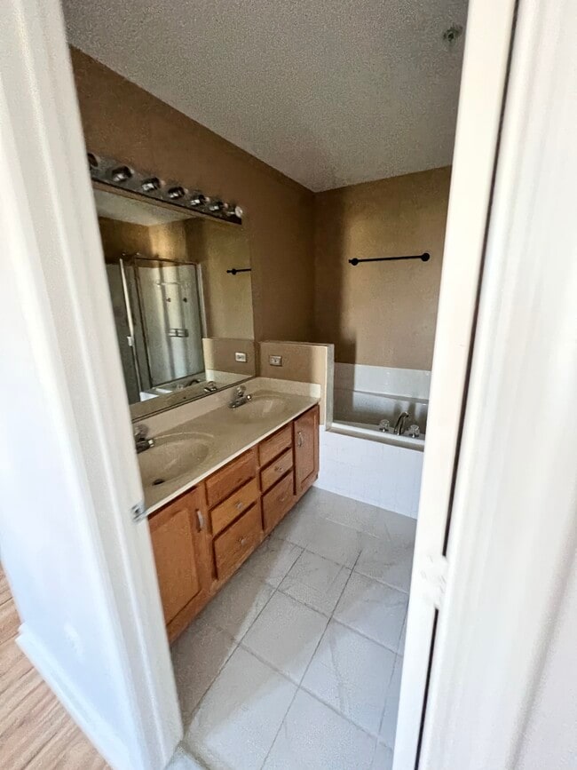 Building Photo - 2497 Angeline Dr