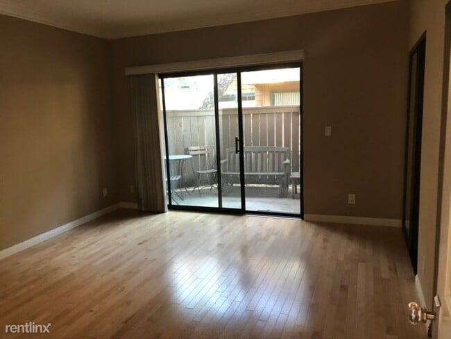 Building Photo - 1 br, 1 bath Condo - 53 Cove Lane