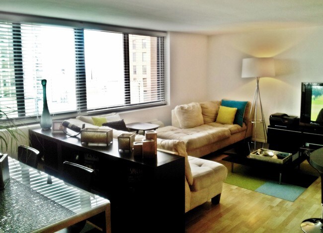 Foto del edificio - 1221 N Dearborn Pkwy