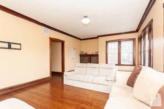 Building Photo - 2501 N Tripp Ave