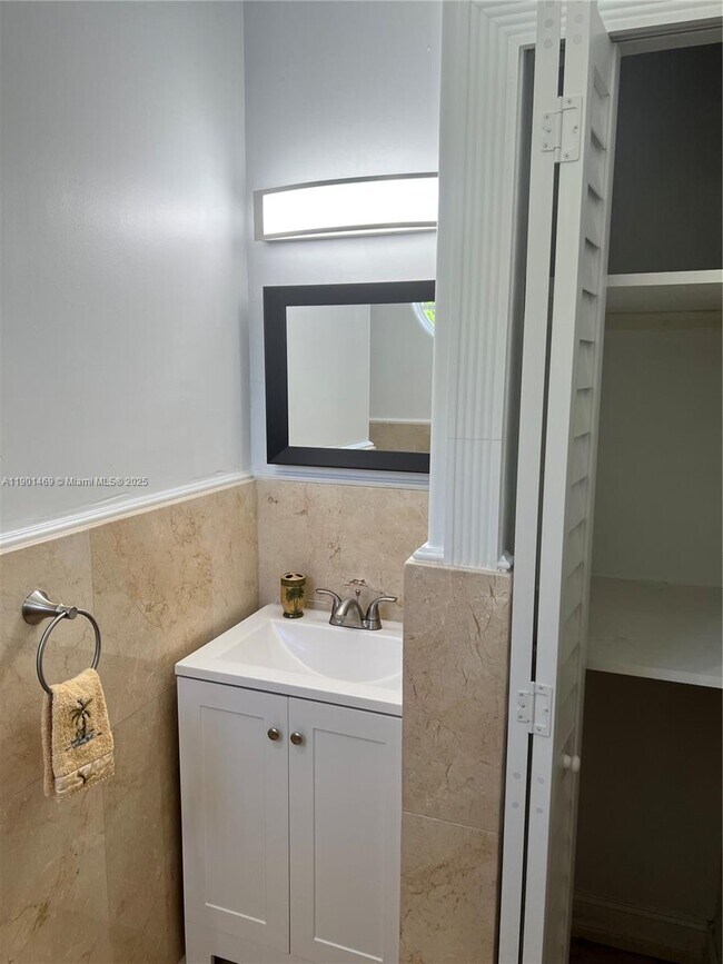 Foto del edificio - 6795 SW 98th St