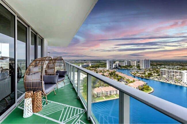 Building Photo - 4010 S Ocean Dr