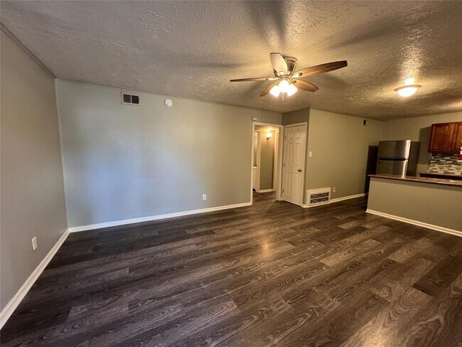 Building Photo - 3318 N MacGregor Way