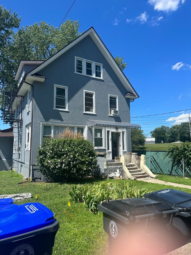 Foto del edificio - 56 Dobbs Ferry Rd