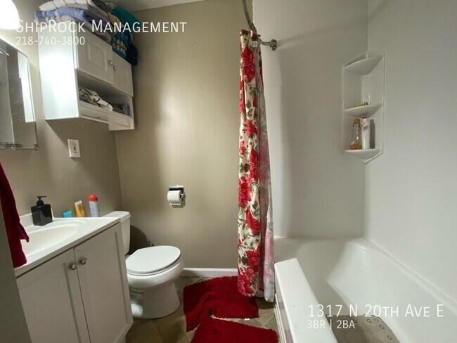 Foto del edificio - 1317 N 20th Ave E