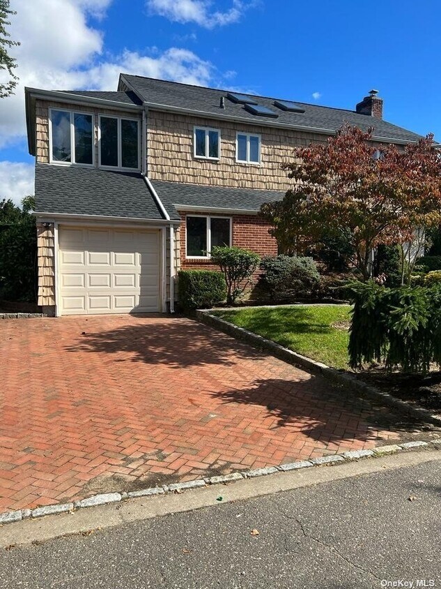 2 Margaret Ct, Great Neck, NY 11024 House Rental in Great Neck, NY