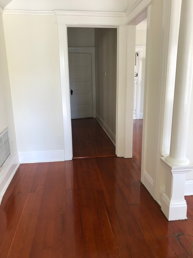 Foto del edificio - 1029 W 24th St