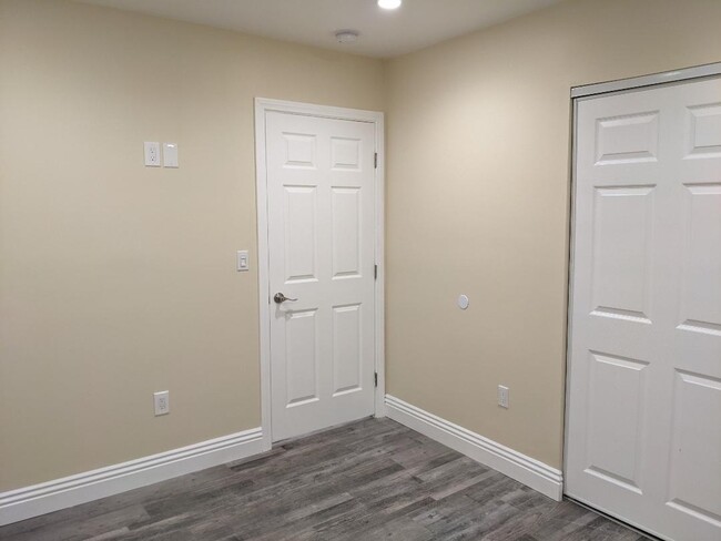9703 VARNA ADU3 - 9341 Varna Ave
