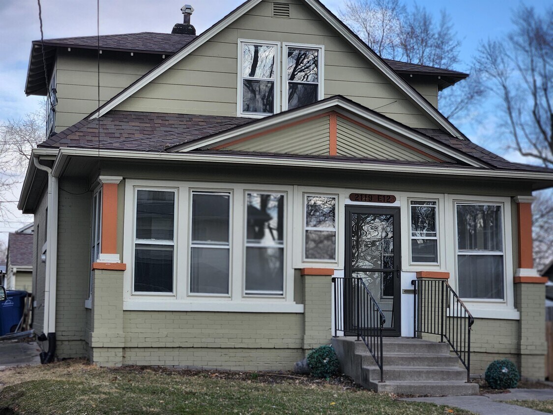 2119 E 12th St, Des Moines, IA 50316 House for Rent in Des Moines, IA