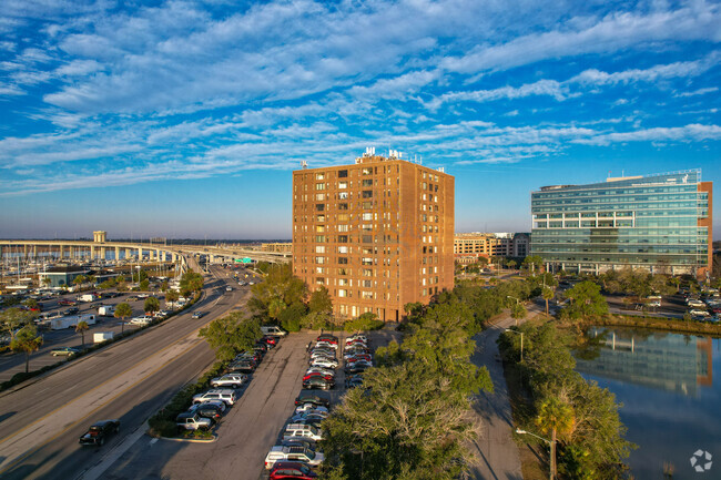 Foto del edificio - Ashley House Condos