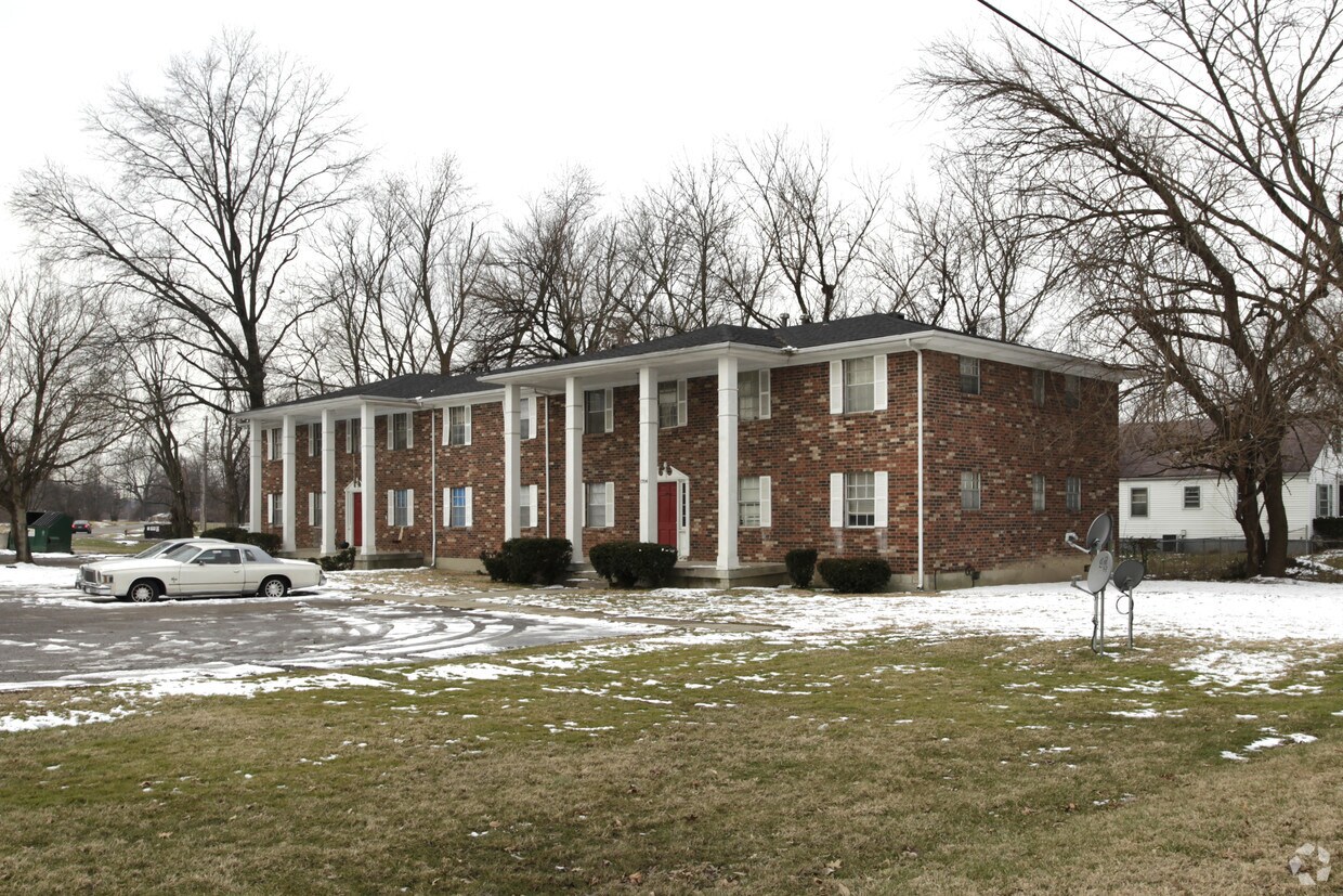 Primary Photo - 1704 Sadie Ave