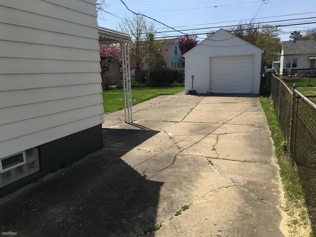 Building Photo - 21229 Beechwood Ave