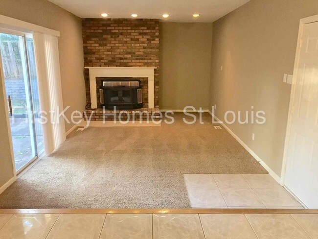 Foto del edificio - 125 Lake Point Dr