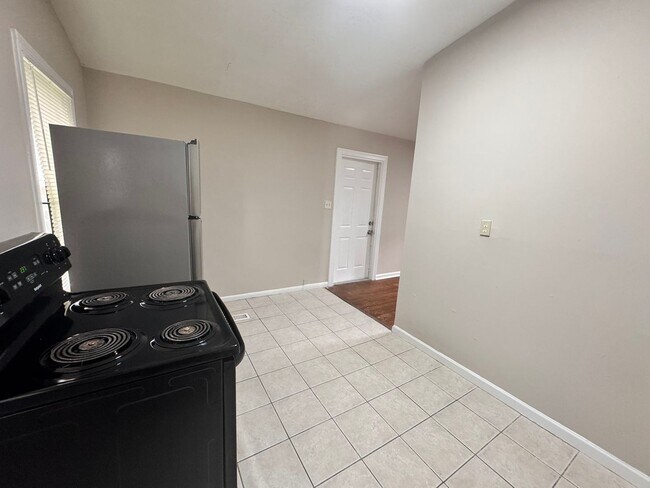Foto del edificio - Available for Immediate Move In - 4 Side B...