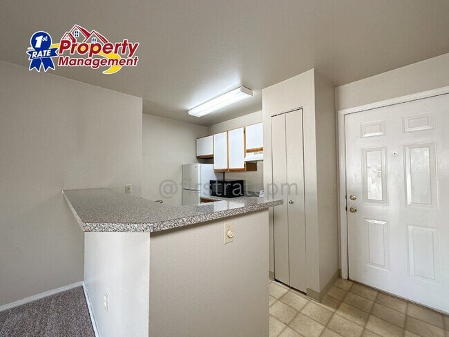 Foto del edificio - 870 W Belmont Cir