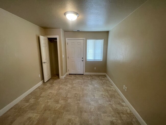 Building Photo - Stary Lane Duplex
