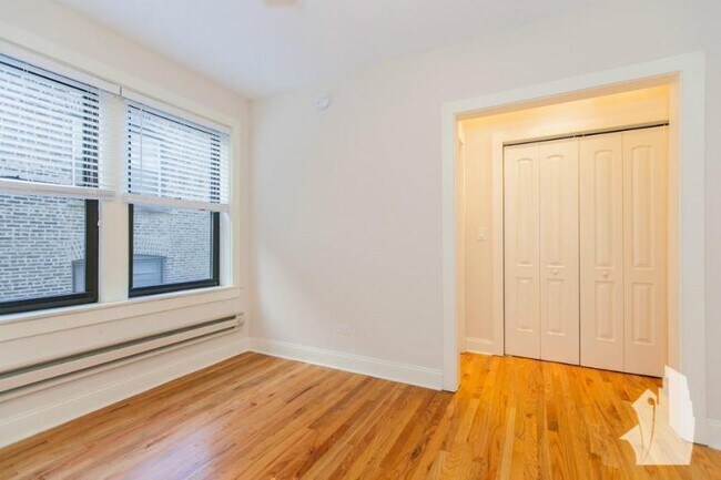 Foto del edificio - 0 bedroom in Chicago IL 60613